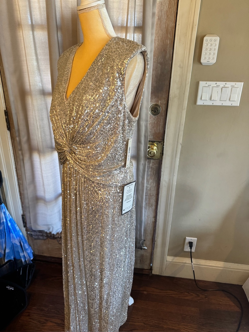 NWT Plus Size 14W Eliza J Silver Sequin Sleeveless V-Neck Maxi  Evening Gown - Picture 9 of 14
